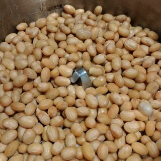 圧力鍋で作る。蒸し大豆